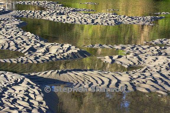 sand and water reflections 2 graphic